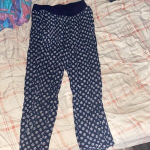 Fancy pants with pockets! Elastic waistband, not tampered at the bottom